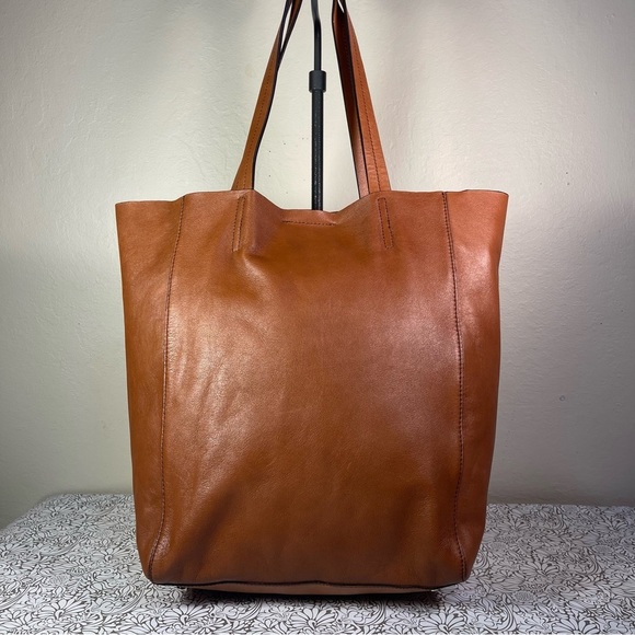 Banana Republic Handbags - Banana Republic Large Leather Tote Bag